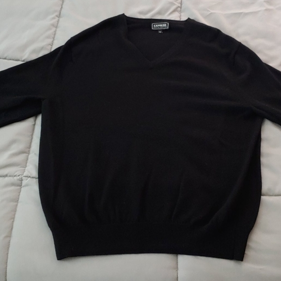 Express Lightweight V-neck Sweater - Picture 1 of 4